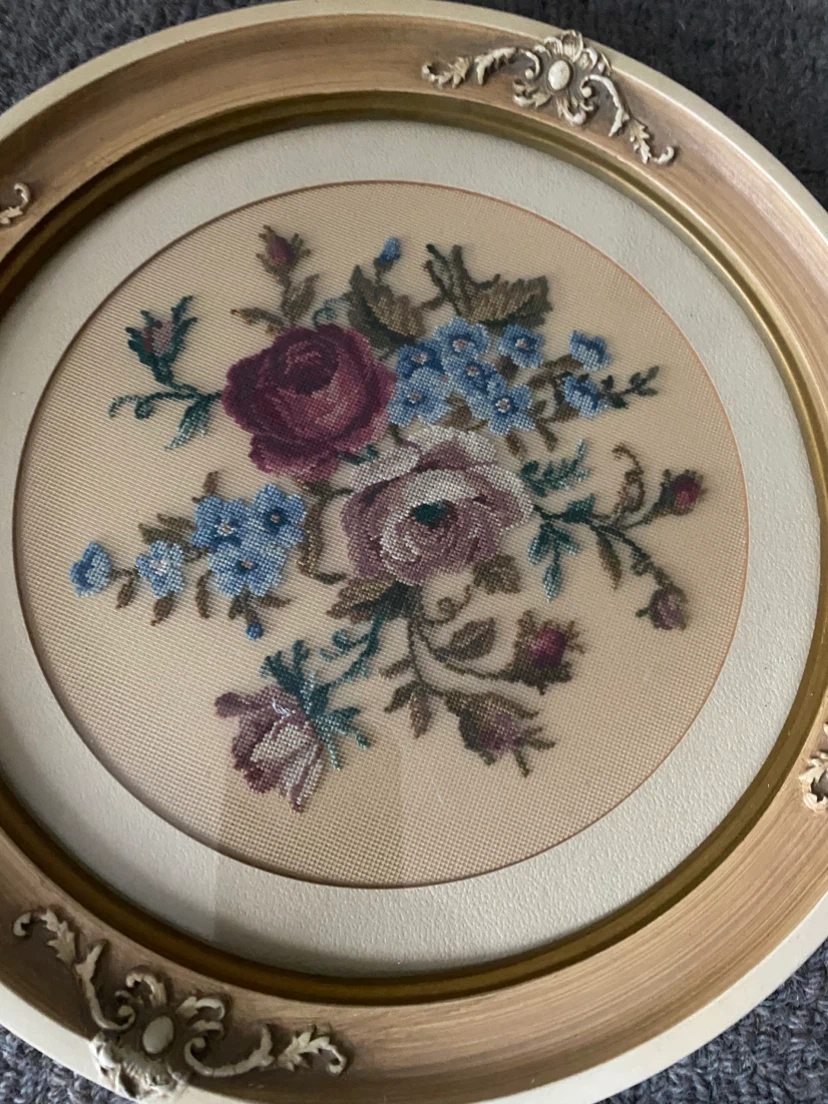 Set of 6 vintage floral cross-stitch wall art signed dated 1957 - photo 5
