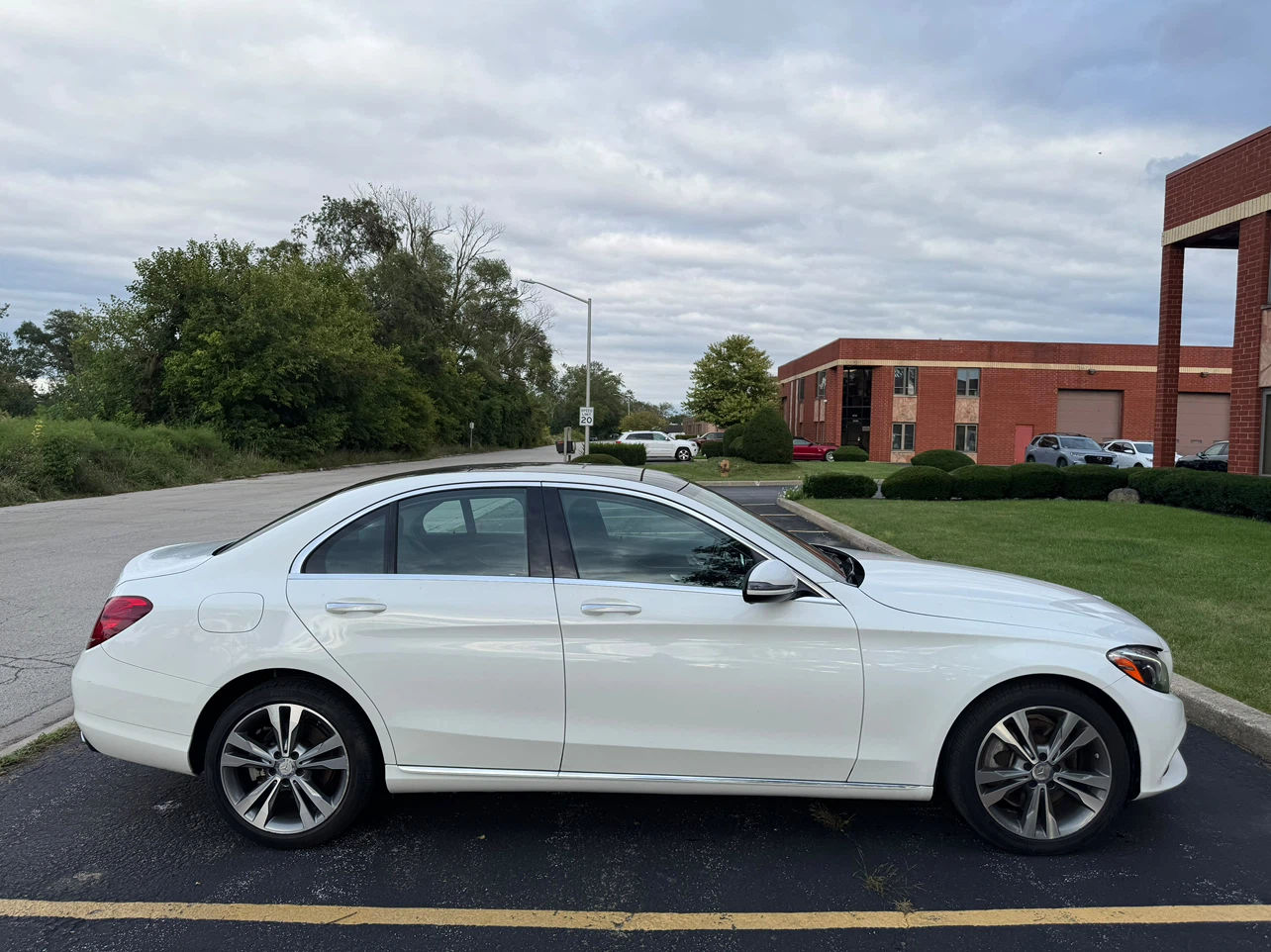 2017 White Mercedes-Benz C300 4MATIC Sedan - photo 2