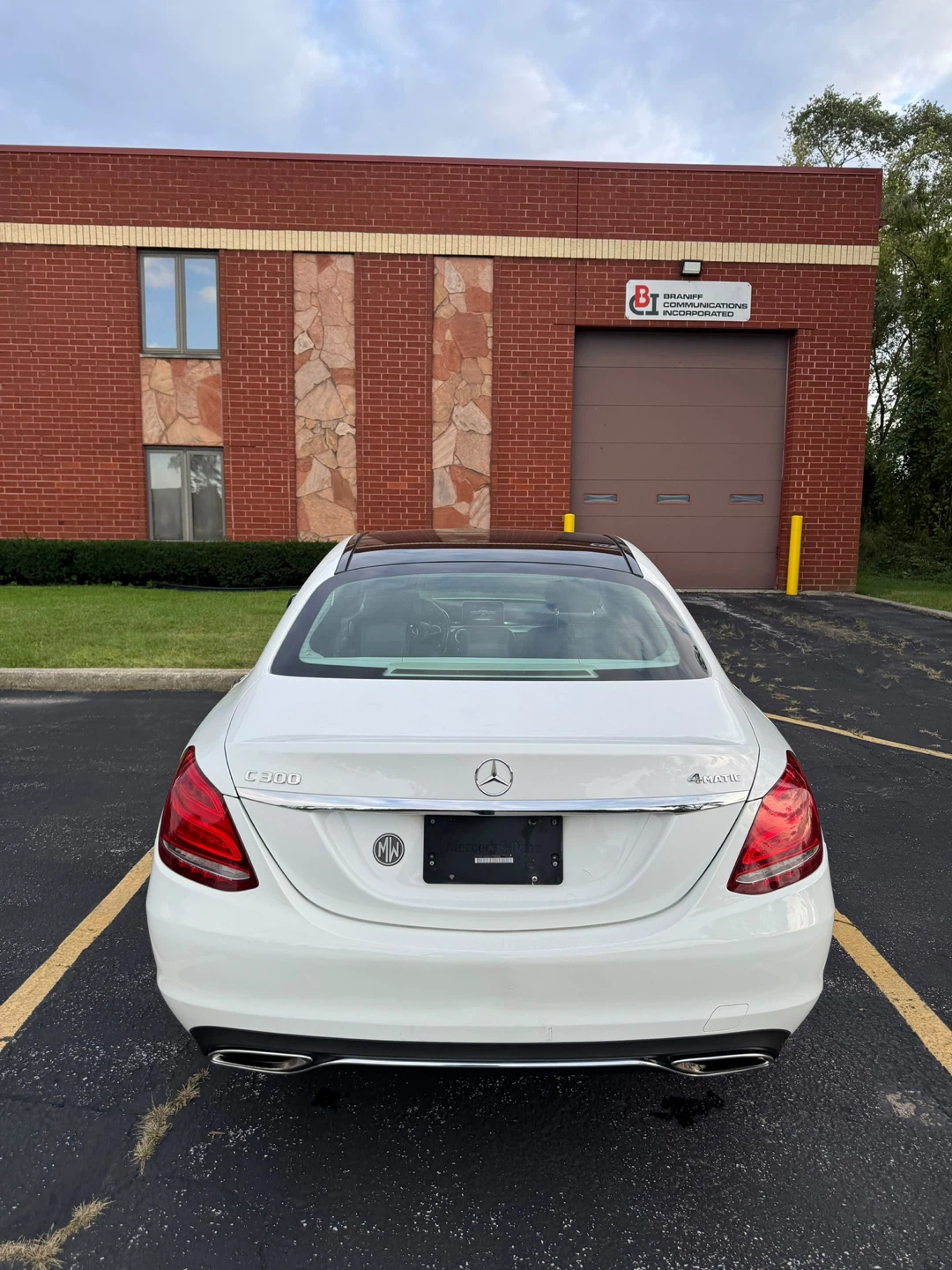 2017 White Mercedes-Benz C300 4MATIC Sedan - photo 4