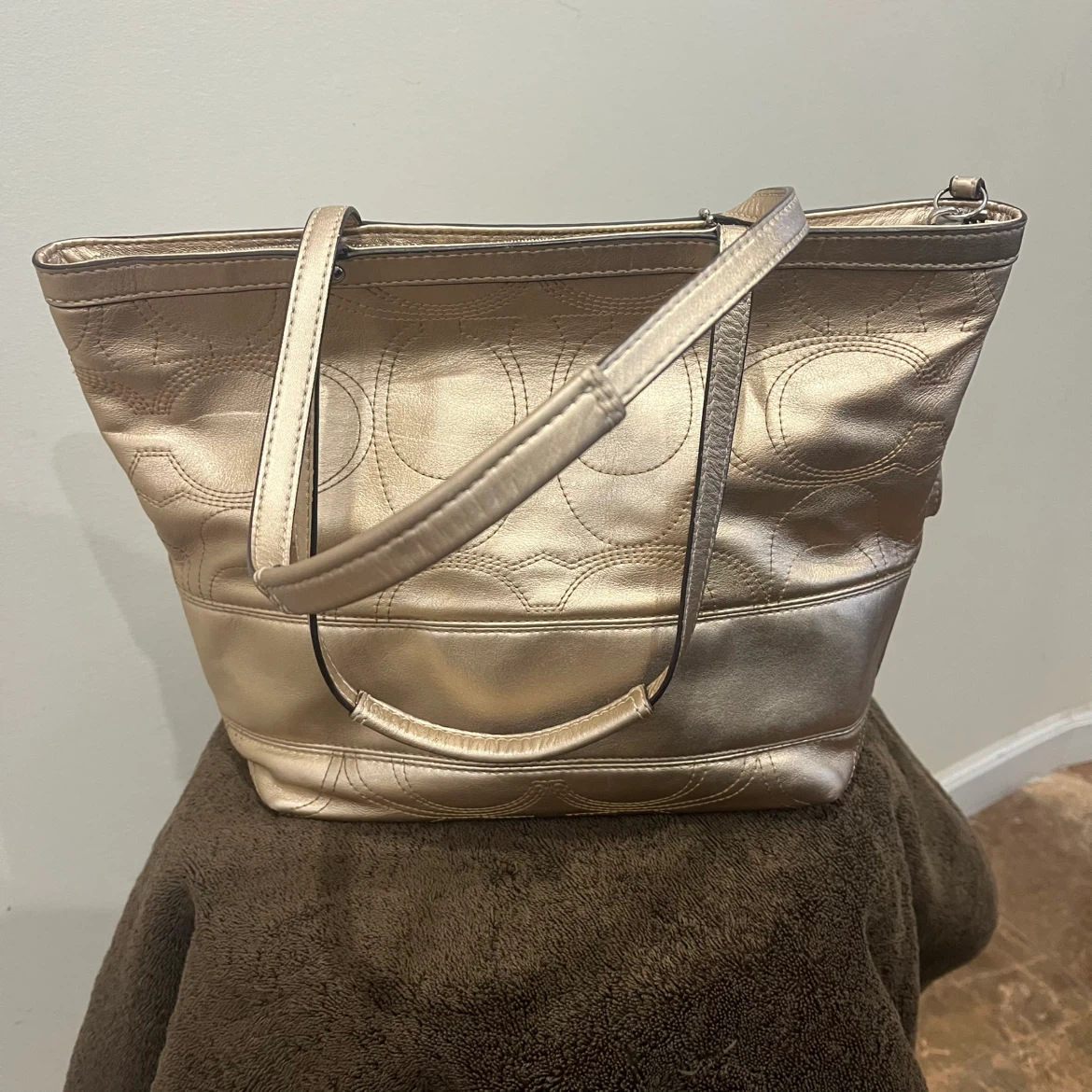Authentic Coach Metallic Gold Tote Bag - photo 5