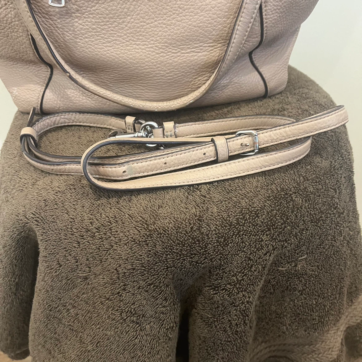 Authentic Coach Beige Leather Shoulder Bag - photo 2