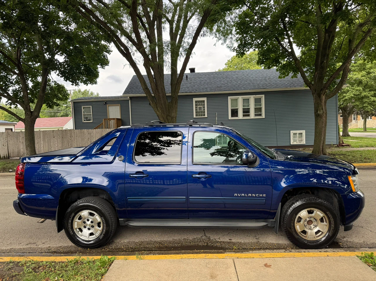 2013 Chevrolet Avalanche Pickup Truck - photo 4