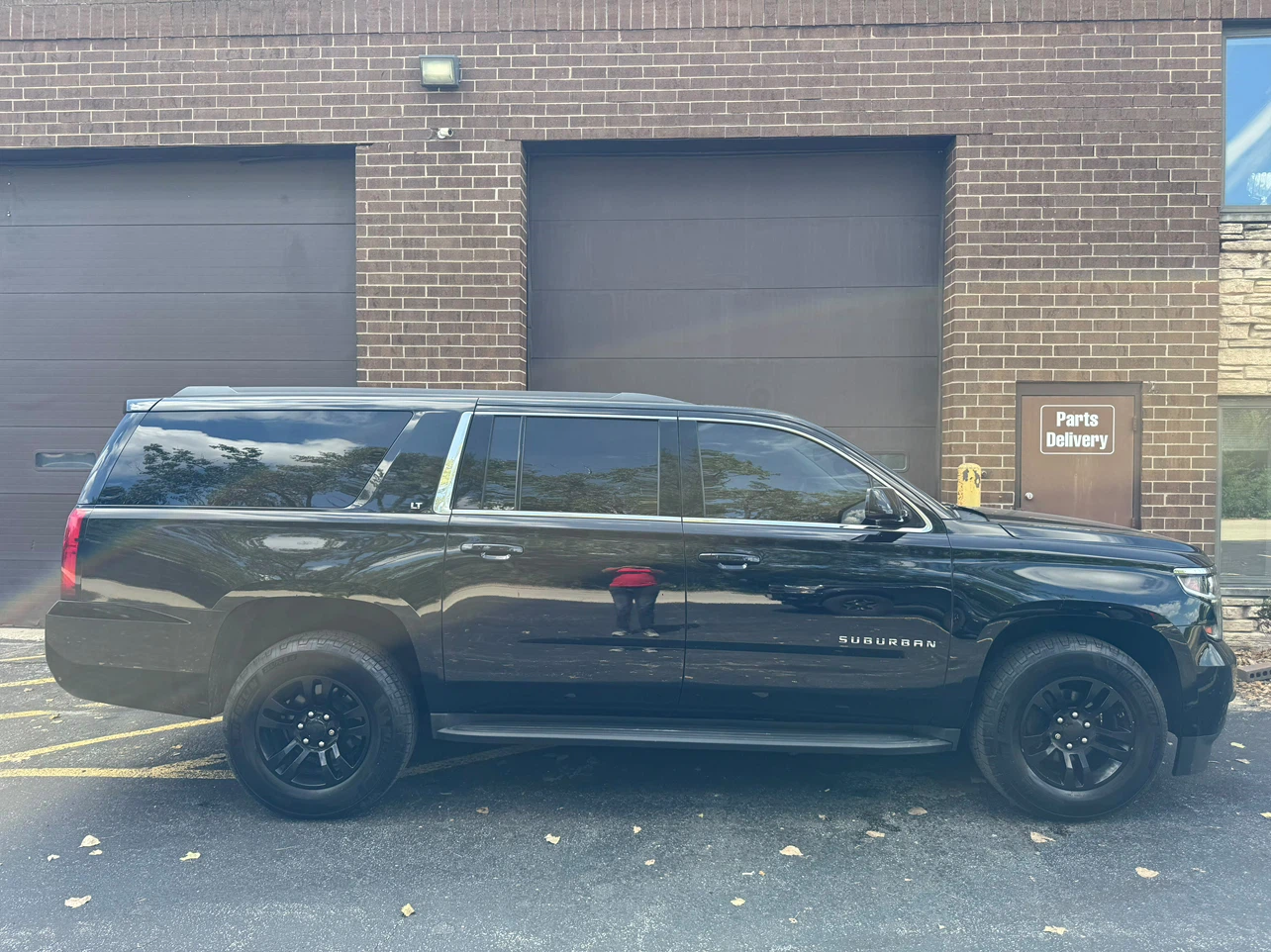 2017 Chevrolet Suburban LT - photo 3