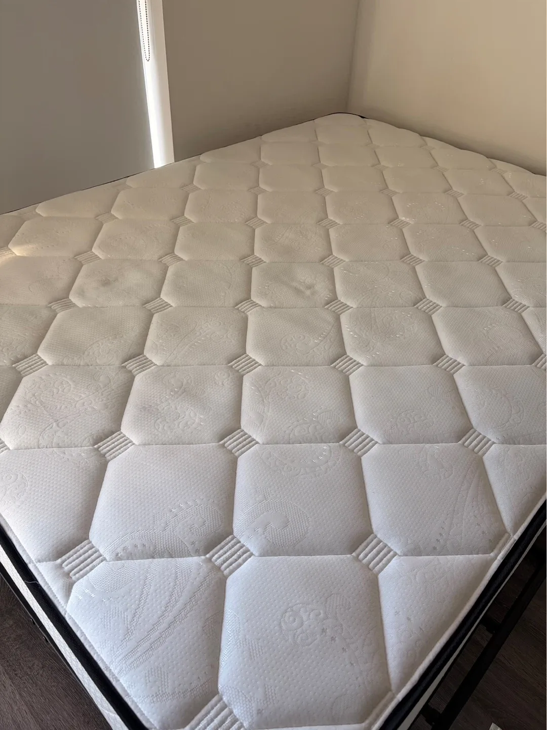 Queen mattress - photo 4
