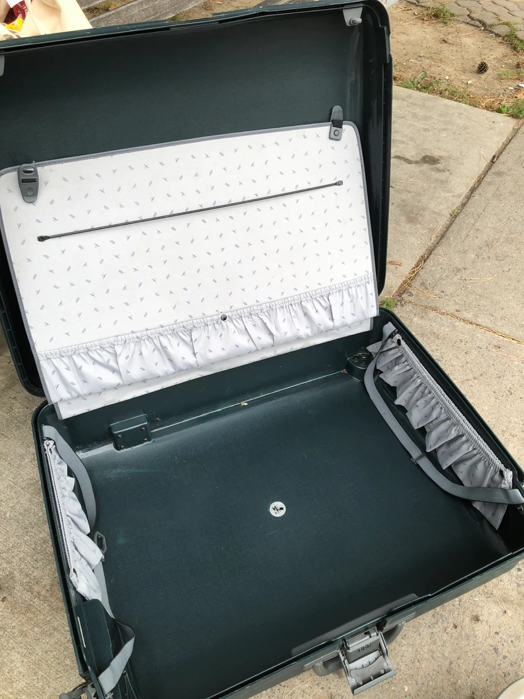 VIP Orion Hard Shell Rolling Suitcase - photo 4