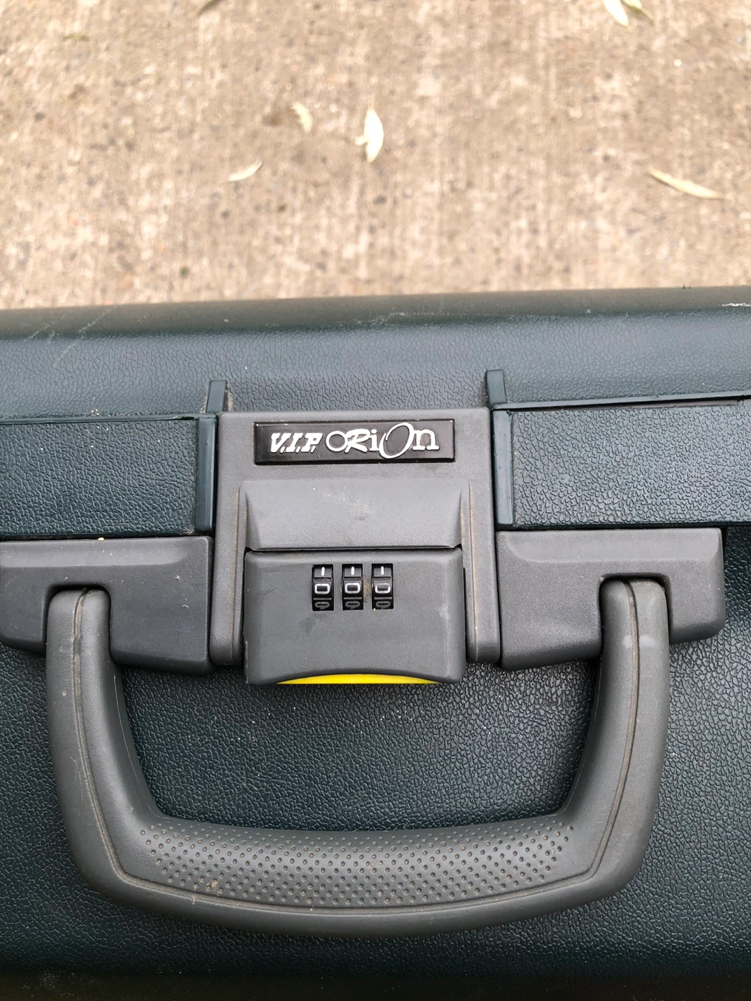 VIP Orion Hard Shell Rolling Suitcase - photo 2