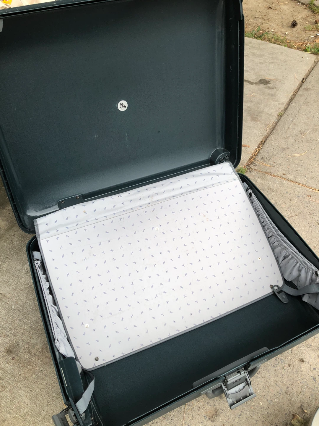 VIP Orion Hard Shell Rolling Suitcase - photo 5