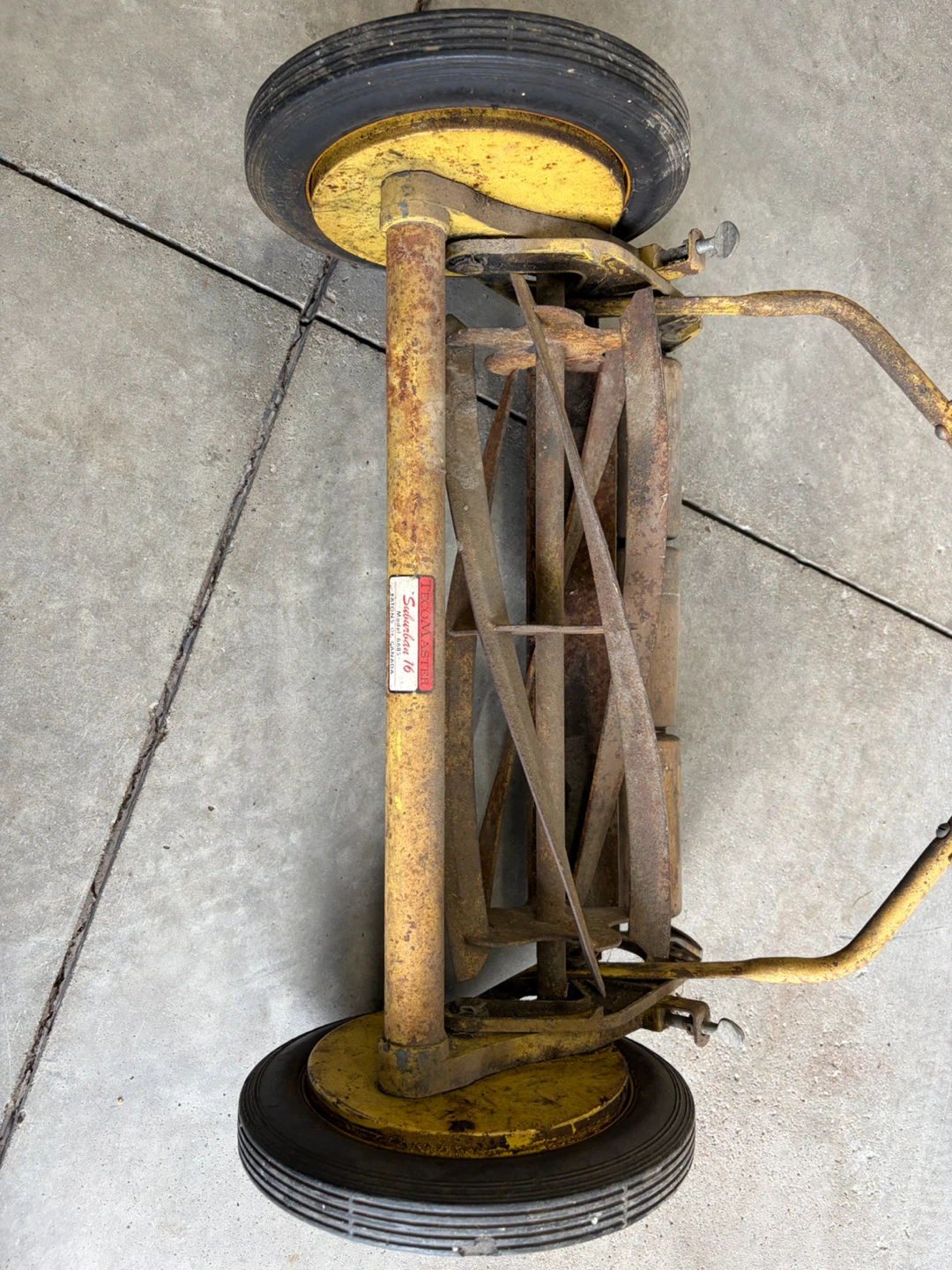 Vintage Eaton's Tecomaster Suburban 16 Reel Mower - photo 3