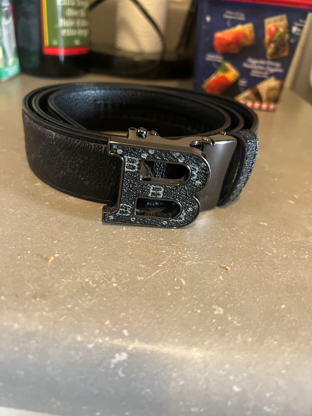 Black B-logo men's belt