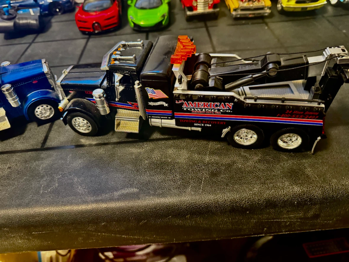 2 Diecast Heavy Duty Semi Wreckers - photo 2