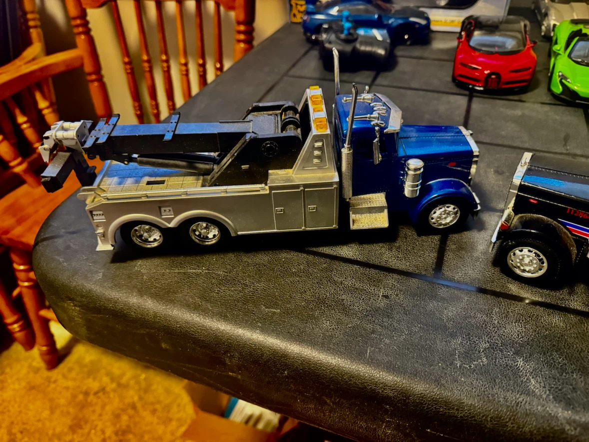 2 Diecast Heavy Duty Semi Wreckers - photo 3