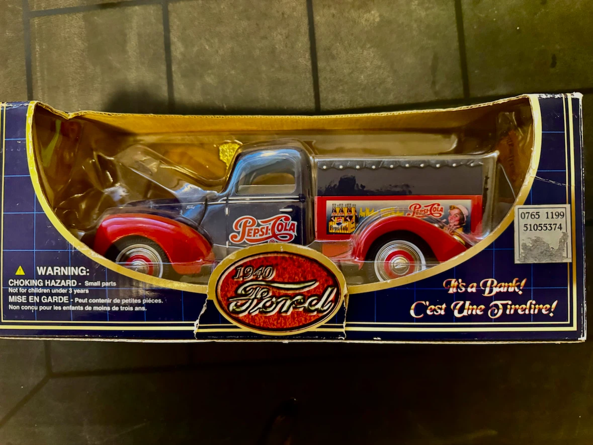 Collectable Diecast Pepsi Truck / Bank. 1/18th scale. New in box