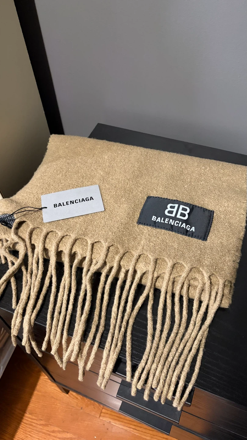 Balenciaga Beige Boucle Wool Scarf - photo 3