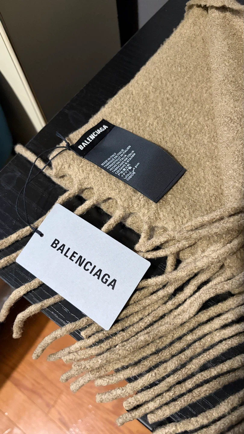 Balenciaga Beige Boucle Wool Scarf - photo 4