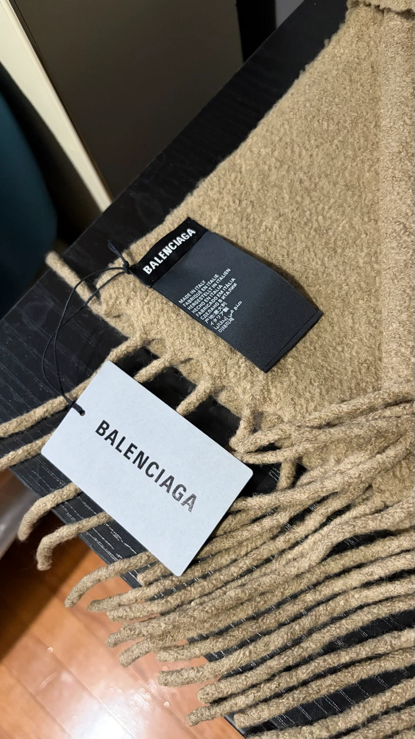Balenciaga Beige Boucle Wool Scarf - photo 5
