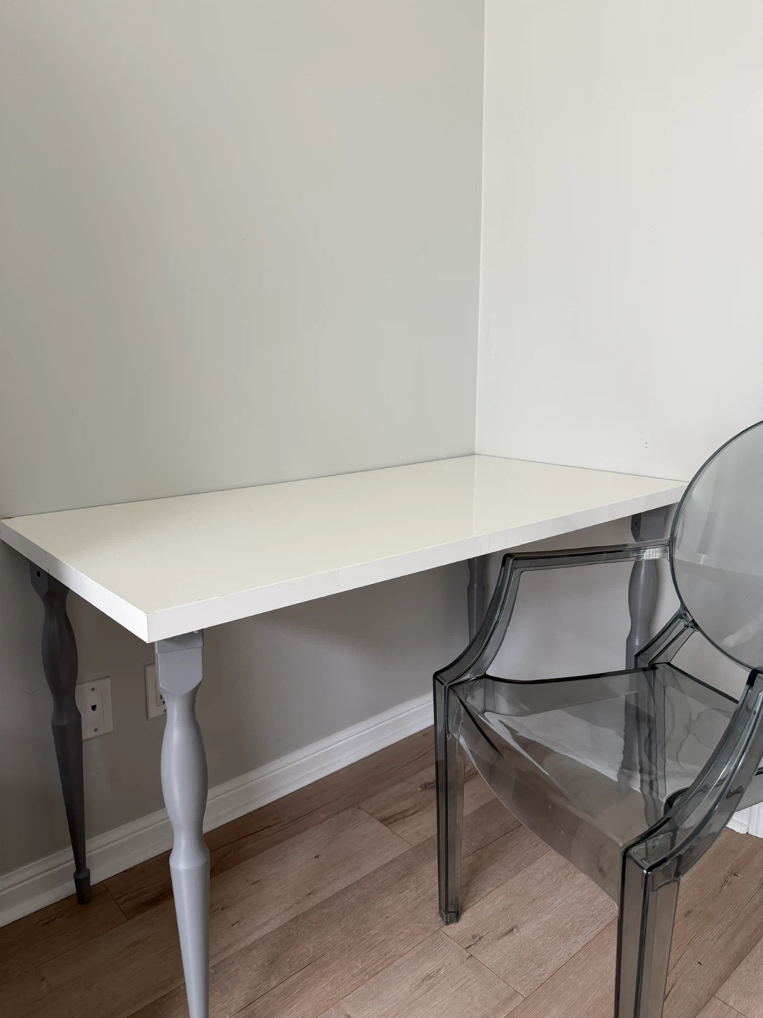 IKEA white desk with grey legs - photo 2