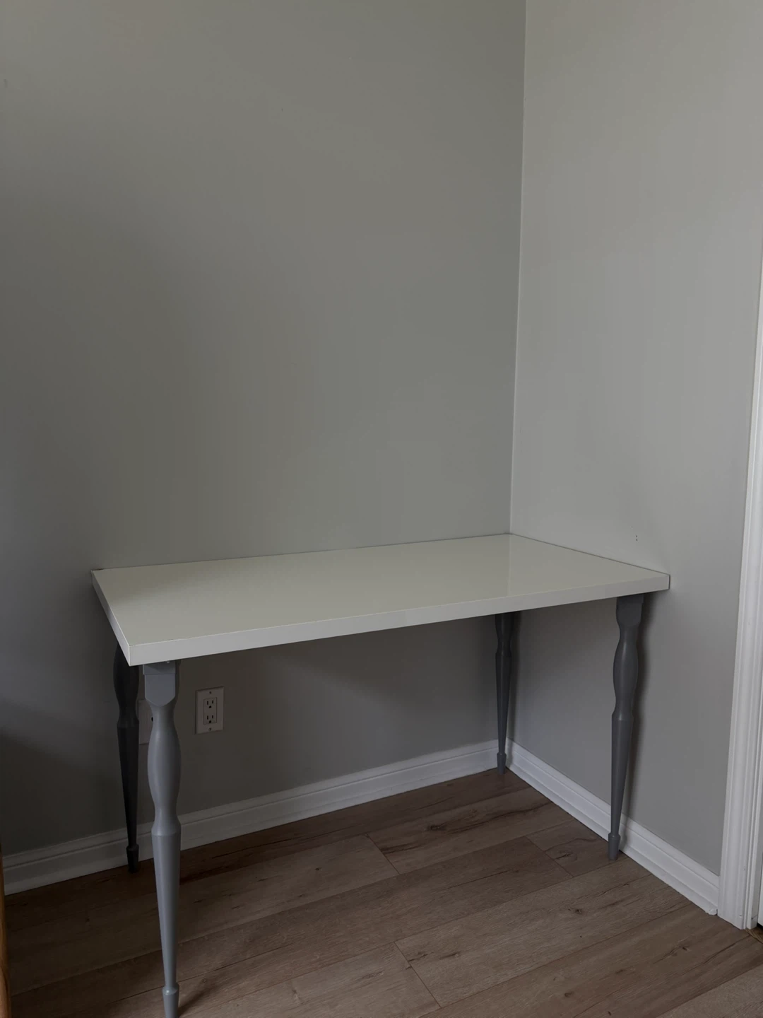 IKEA white desk with grey legs - photo 3