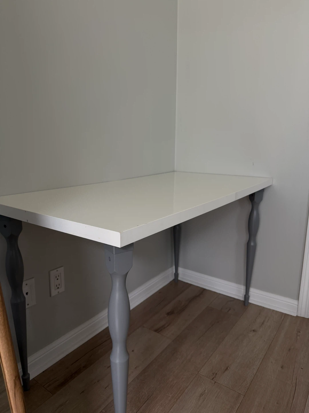 IKEA white desk with grey legs - photo 5