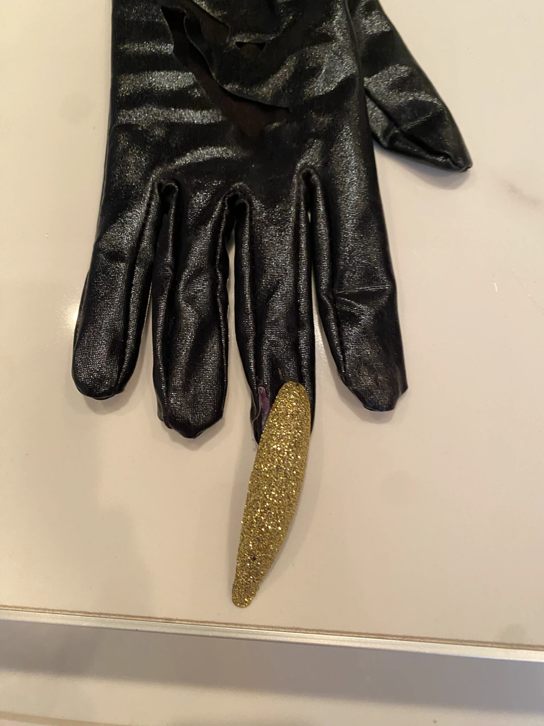 Black distressed costume gloves - photo 3