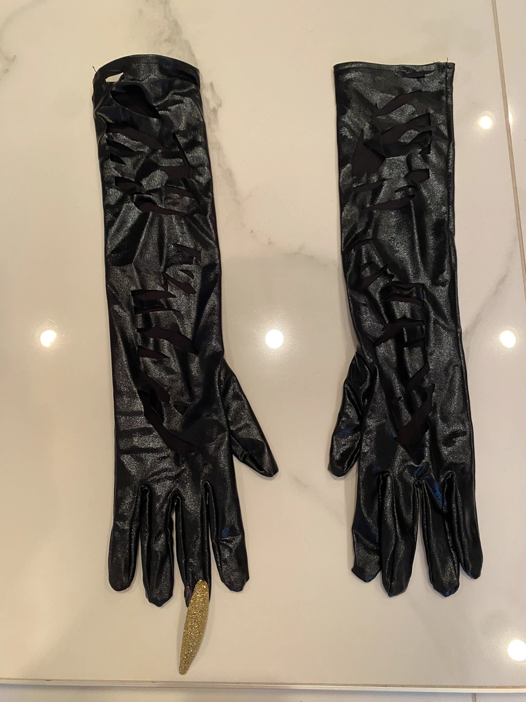 Black distressed costume gloves - photo 4