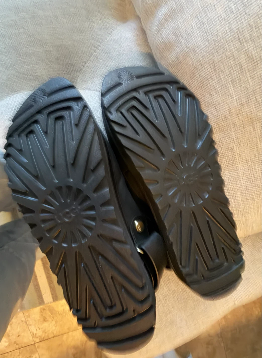 NEW UGG Goldenstar Villa Clog in Black size 11 - photo 3