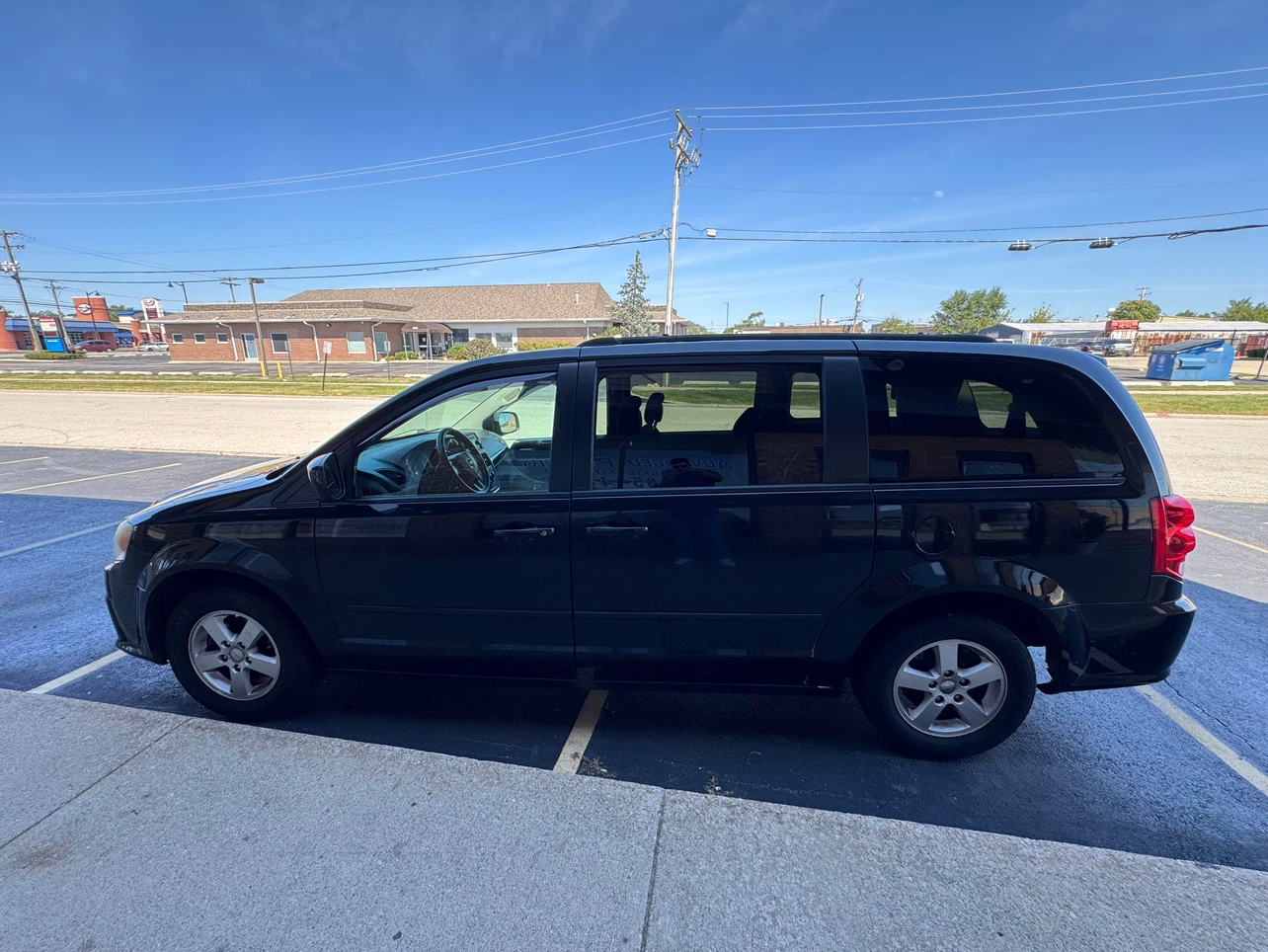 2013 DODGE GRAND CARAVAN SXT — CLEAN TITLE - photo 2