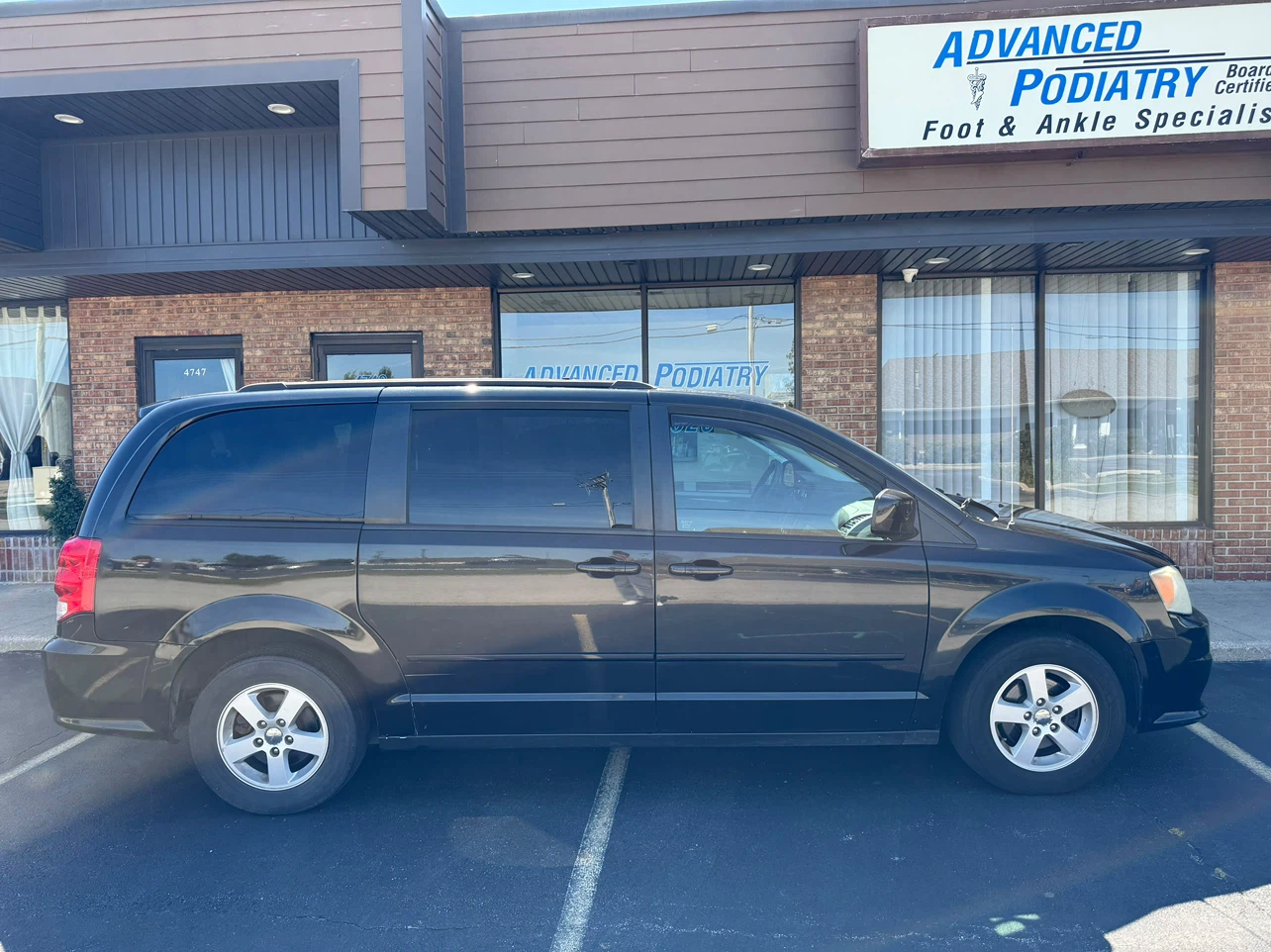 2013 DODGE GRAND CARAVAN SXT — CLEAN TITLE - photo 3