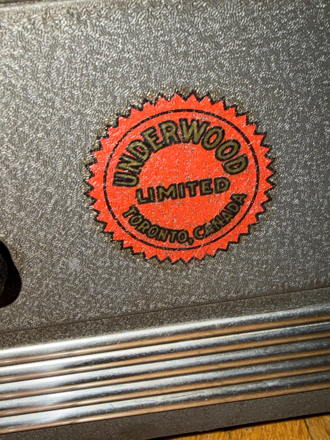 Vintage Underwood Typewriter - photo 4