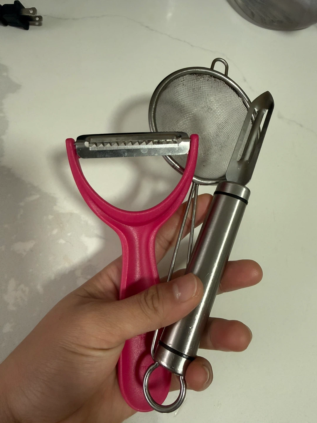 Vegetable peeler and mini strainer set