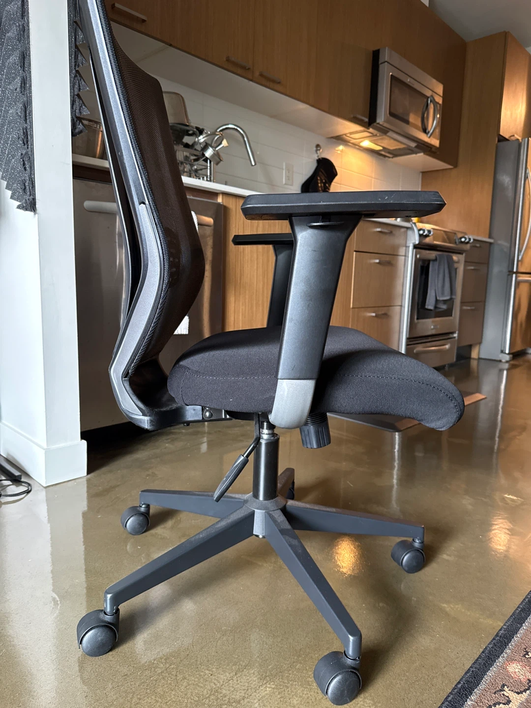 Black Mesh Office Task Chair - photo 2