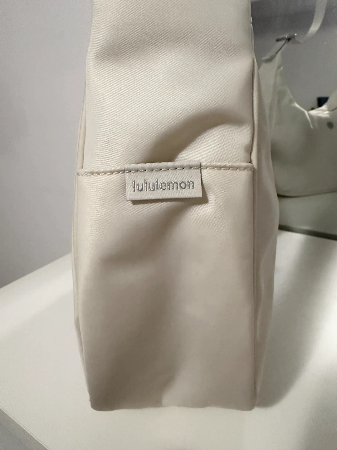Lululemon Essential City Shoulder Bag in Off-White - photo 4