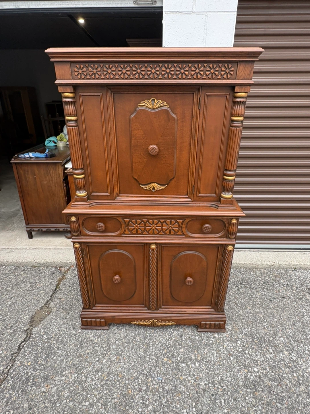 Free delivery antique Vintage Wooden Hutch Cabinet - photo 2