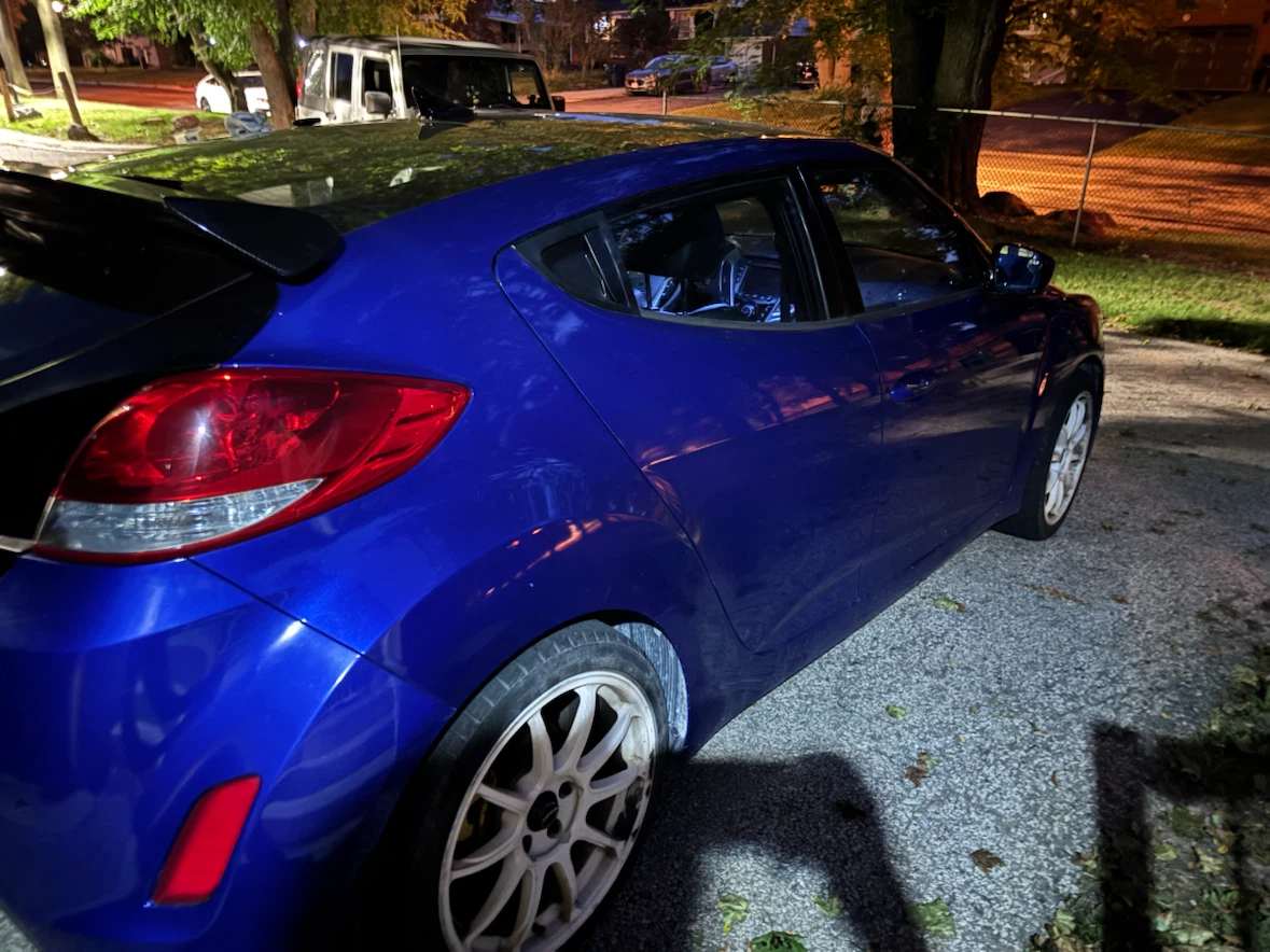Blue Hyundai Veloster - photo 2