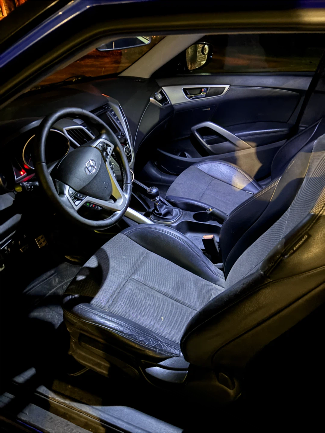 Blue Hyundai Veloster - photo 4