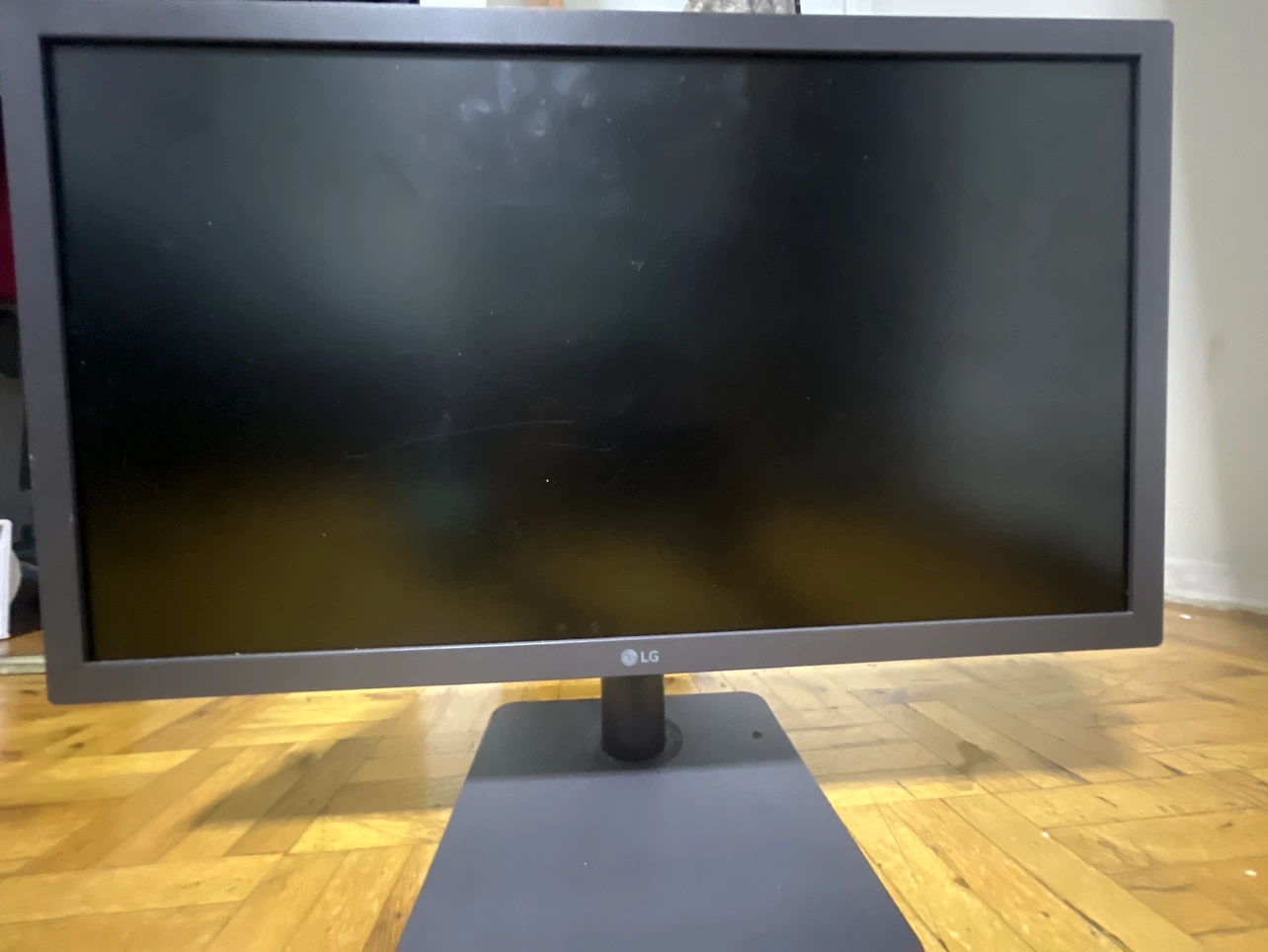 LG 21.5 inch monitor (HDMI and power cord included)