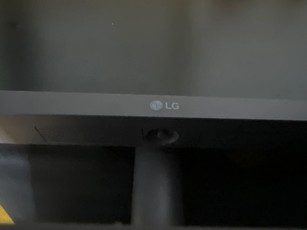 LG 21.5 inch monitor (HDMI and power cord included) - photo 4