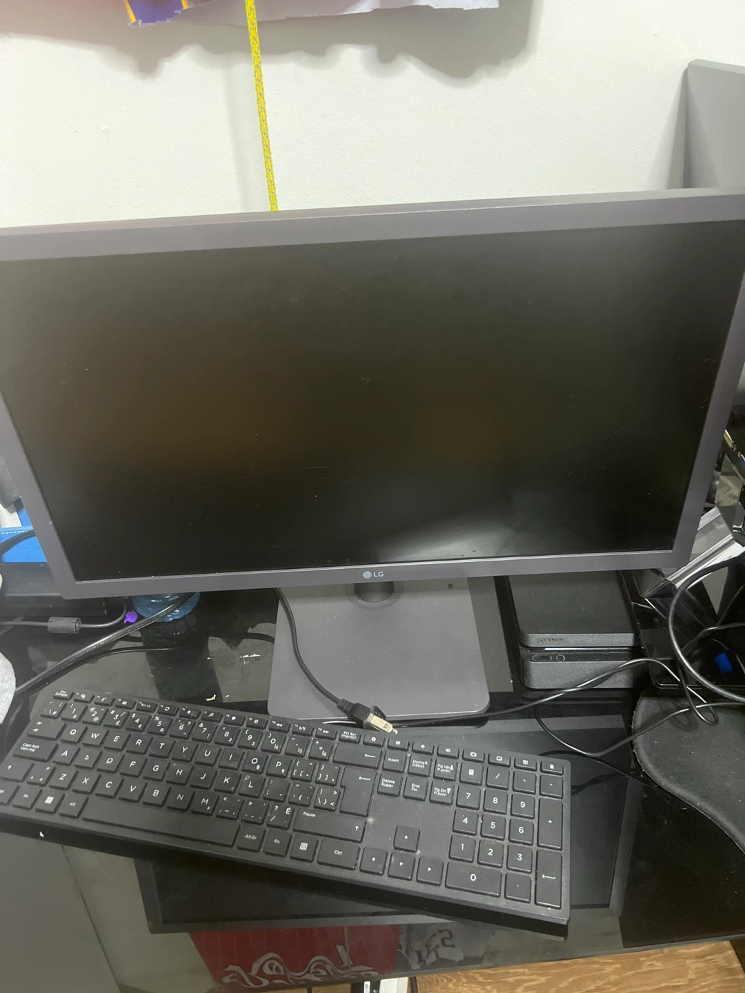 LG 21.5 inch monitor (HDMI and power cord included) - photo 5