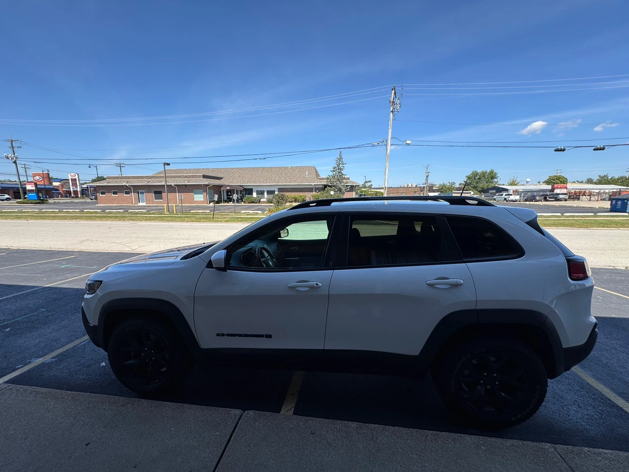 2019 JEEP CHEROKEE UPLAND 4WD — CLEAN TITLE - photo 3
