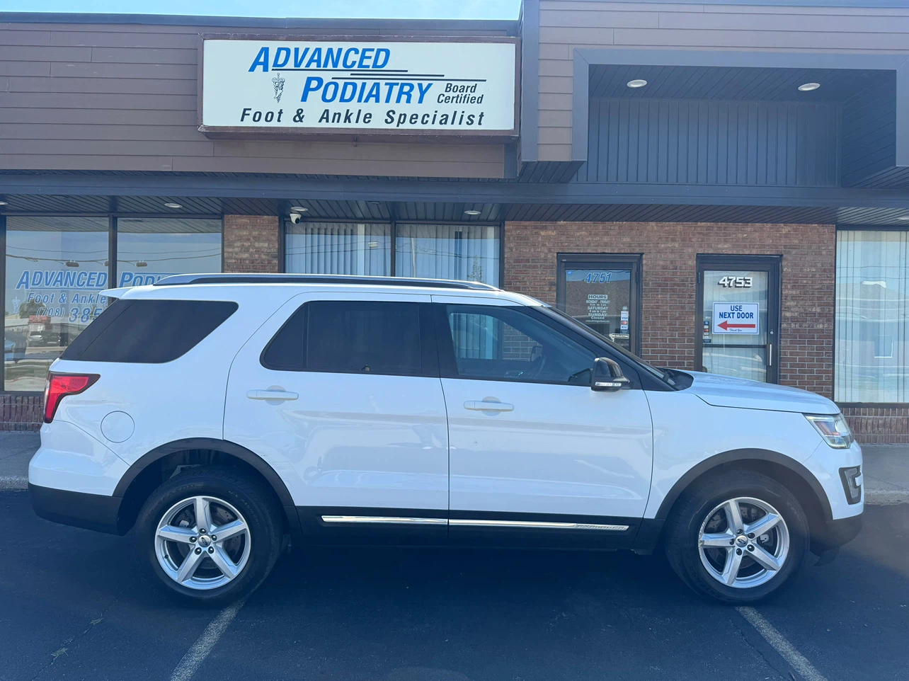 2017 FORD EXPLORER XLT 4WD — CLEAN TITLE - photo 2