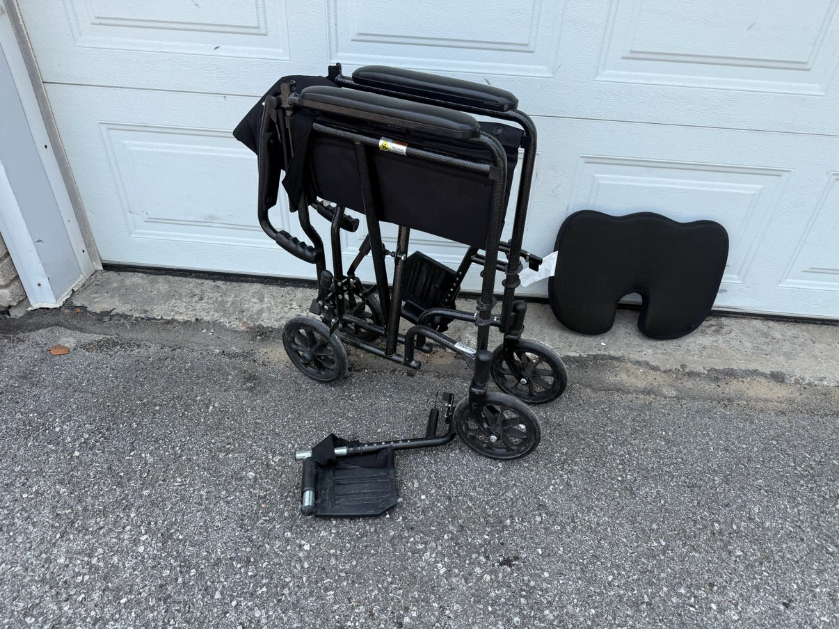 Drive Medical Lightweight Folding Transport Wheelchair - photo 2