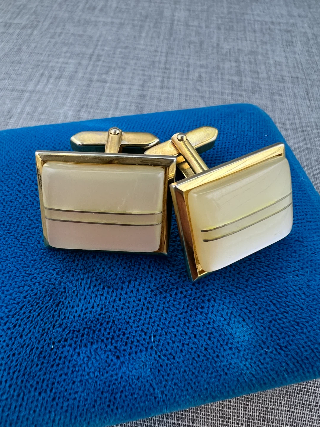 Vintage Mid-Century Gold Tone Square Cufflinks - photo 2