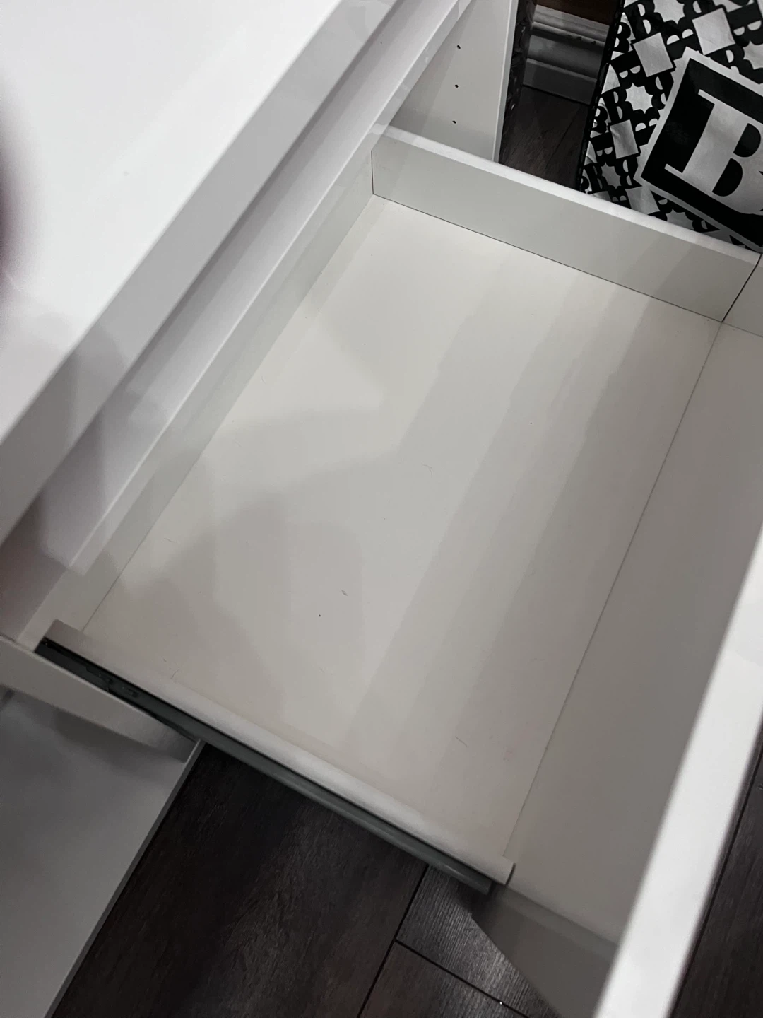 Ikea Byas White glossy media console - photo 4