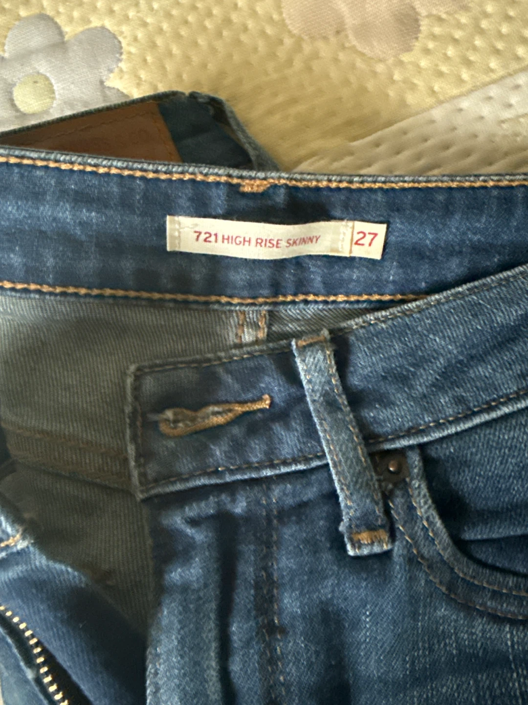 Levi's 721 High Rise Skinny Jeans - Size 27 - photo 3