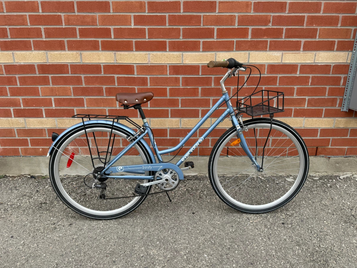 Everyday Trinity Women’s Hybrid Bike, 700C