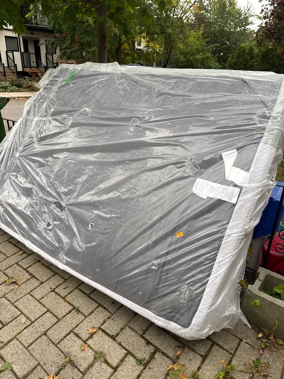Casper Queen Size Mattress with frame - photo 2