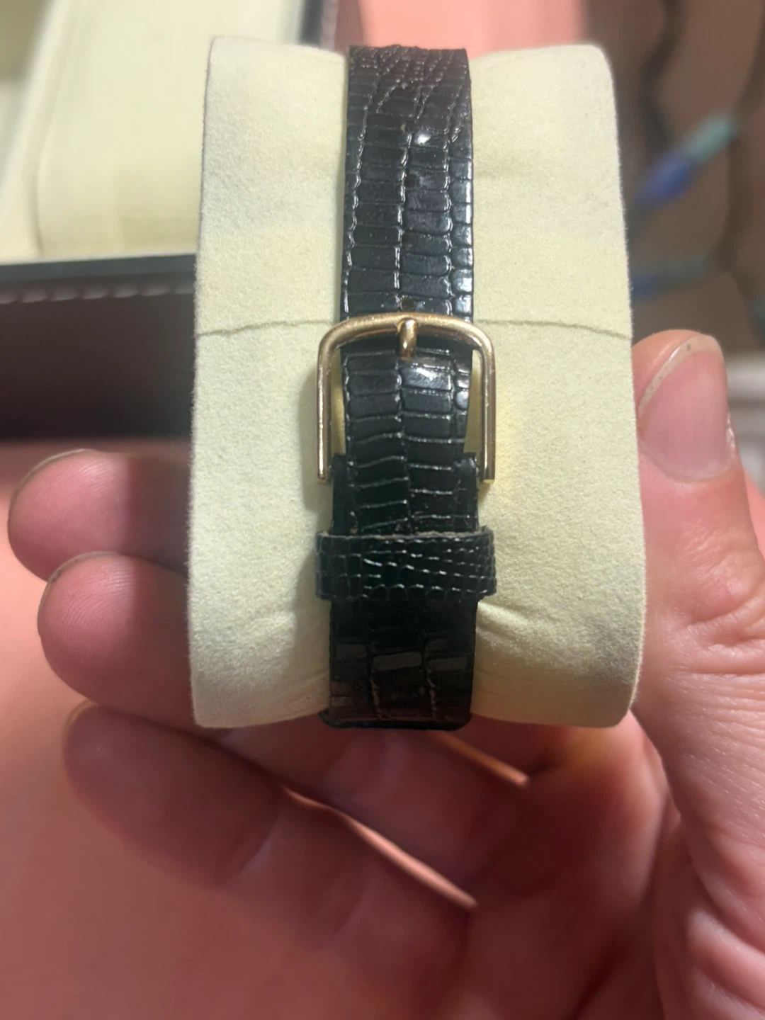 Classic gold-tone Timex watch with black leather strap - photo 3