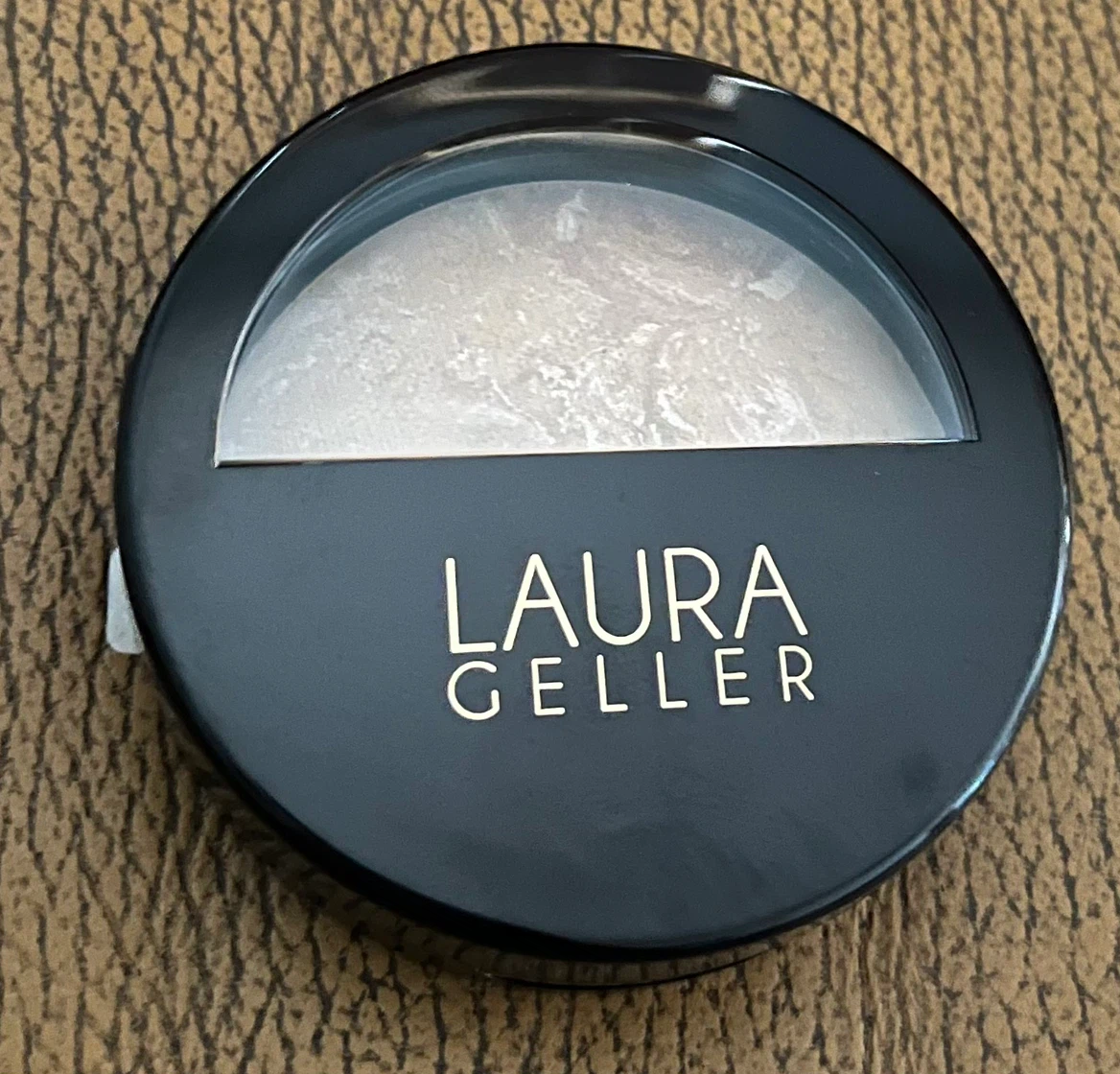 Laura Geller Baked Balance-N-Brighten Foundation - Light - photo 5