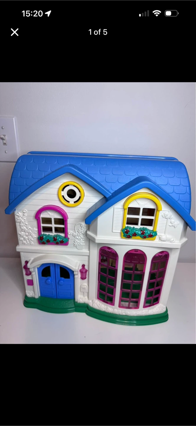 Keenway "My Happy Family" fold-out dollhouse