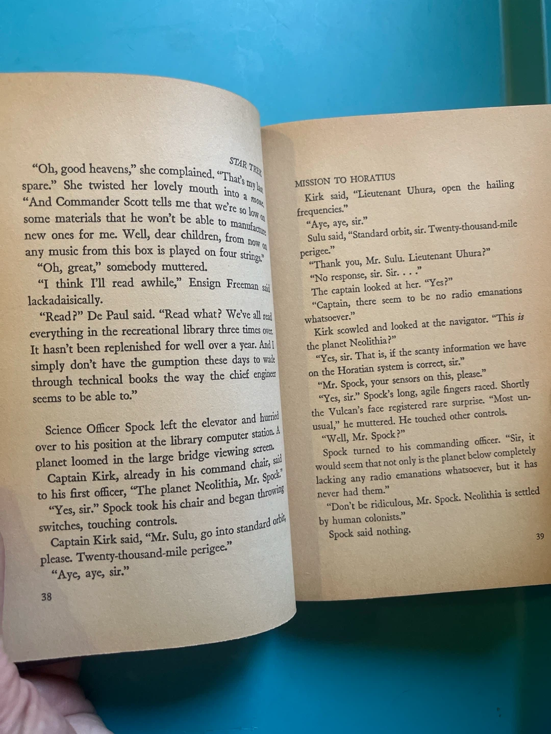 Star Trek: Mission to Horatius Vintage Book - photo 3