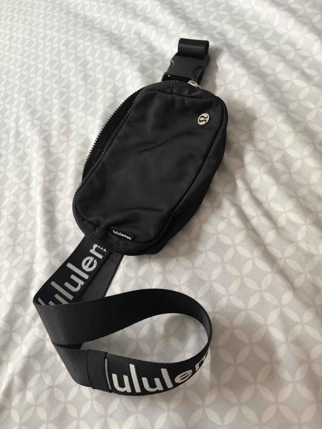 Lululemon Belt Bag in Black